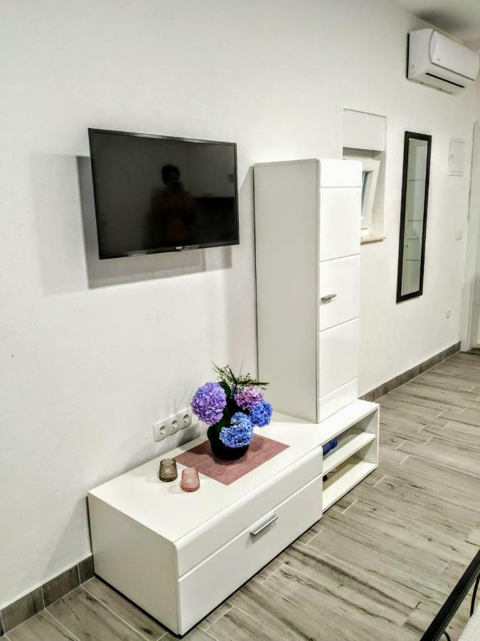 Studio Apartman Violeta II - 50M From The Beach Трогір Екстер'єр фото