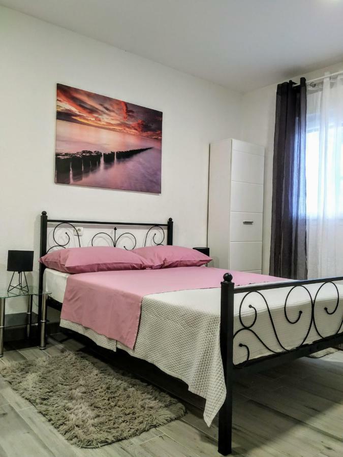 Studio Apartman Violeta II - 50M From The Beach Трогір Екстер'єр фото