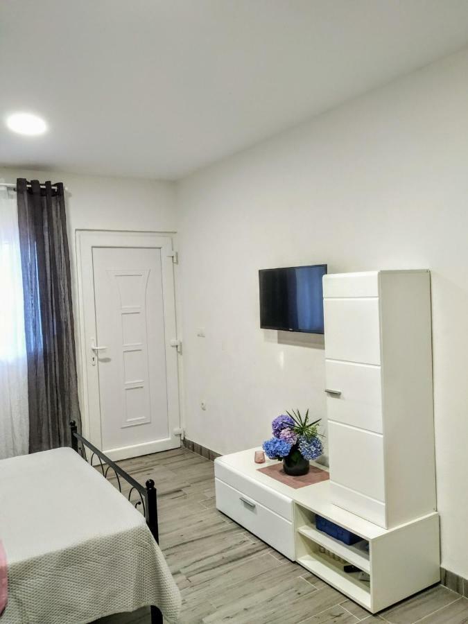 Studio Apartman Violeta II - 50M From The Beach Трогір Екстер'єр фото